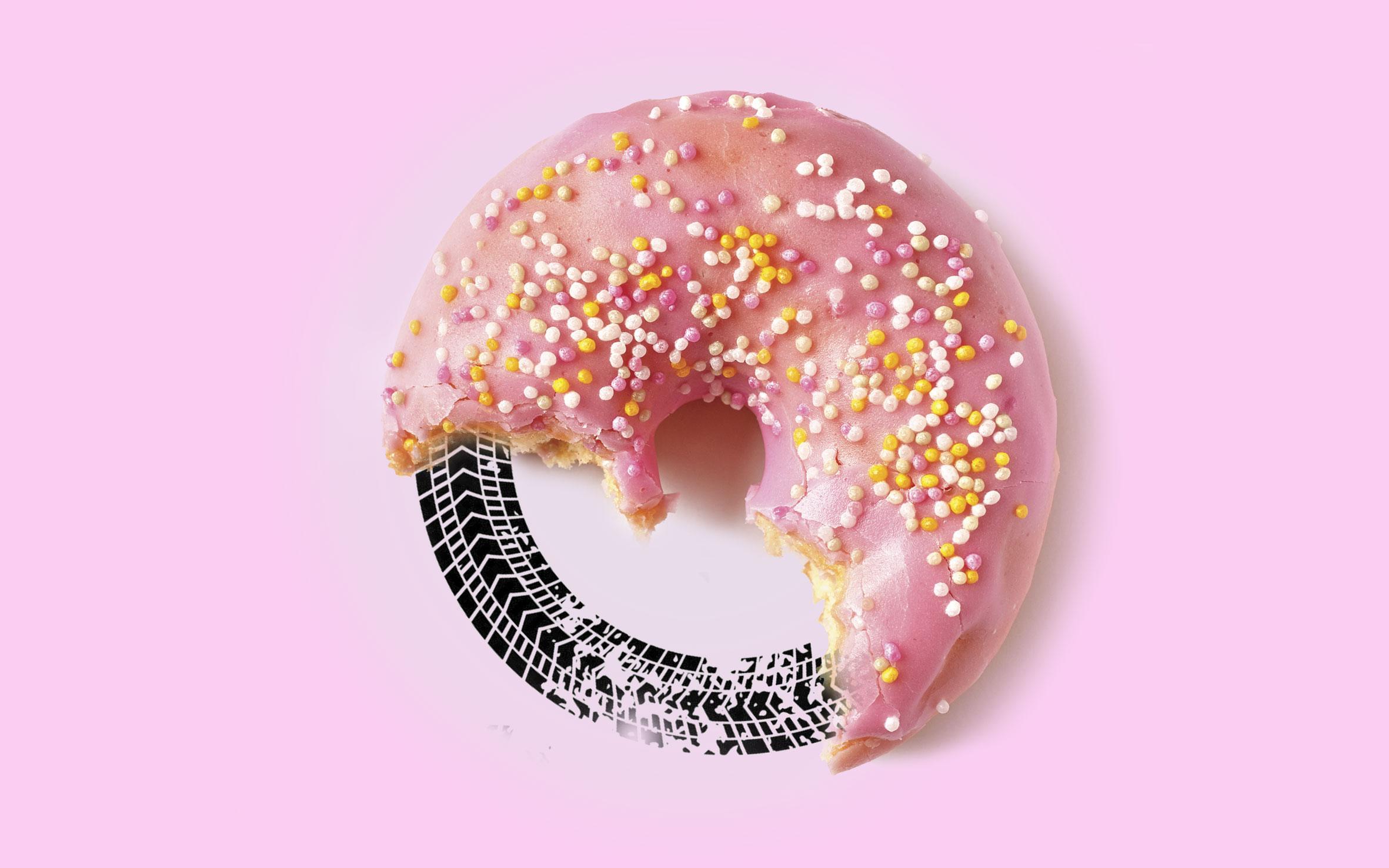 Doughnut and tyre mark