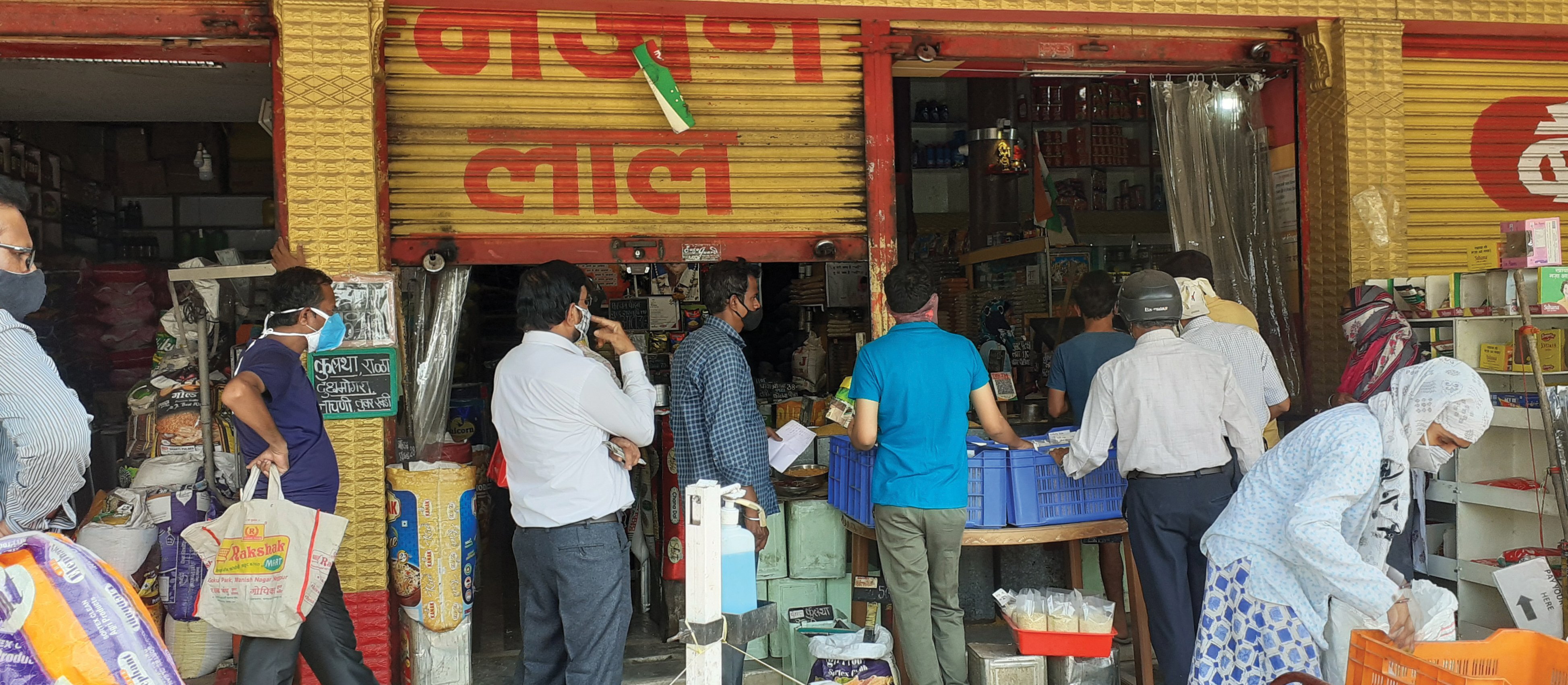 Maharashtra, India buying essential groceries covid