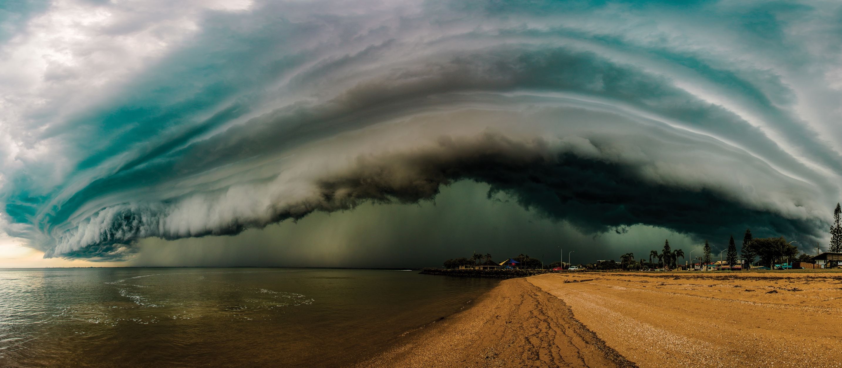 Epic super cell storm cloud_iStock.com ΓÇô petesphotography