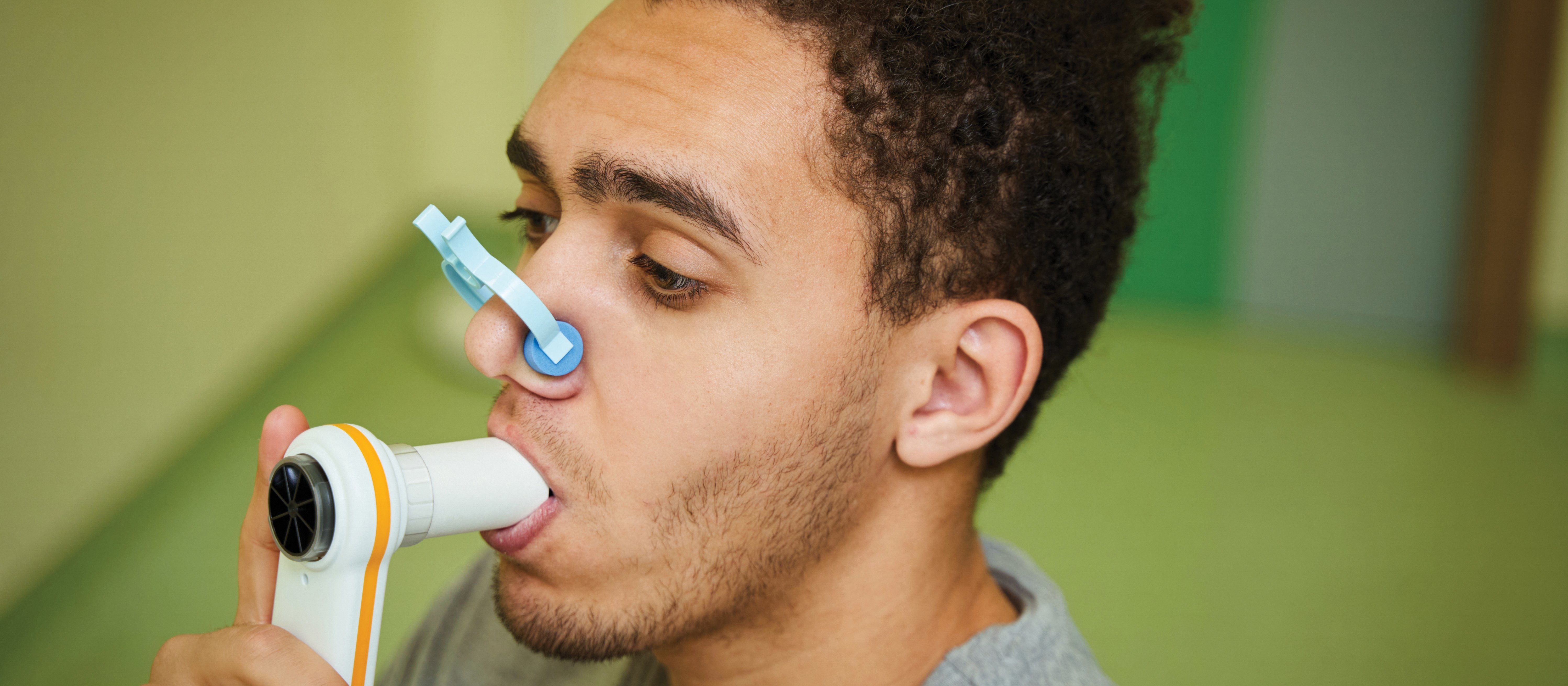 Man using spirometer
