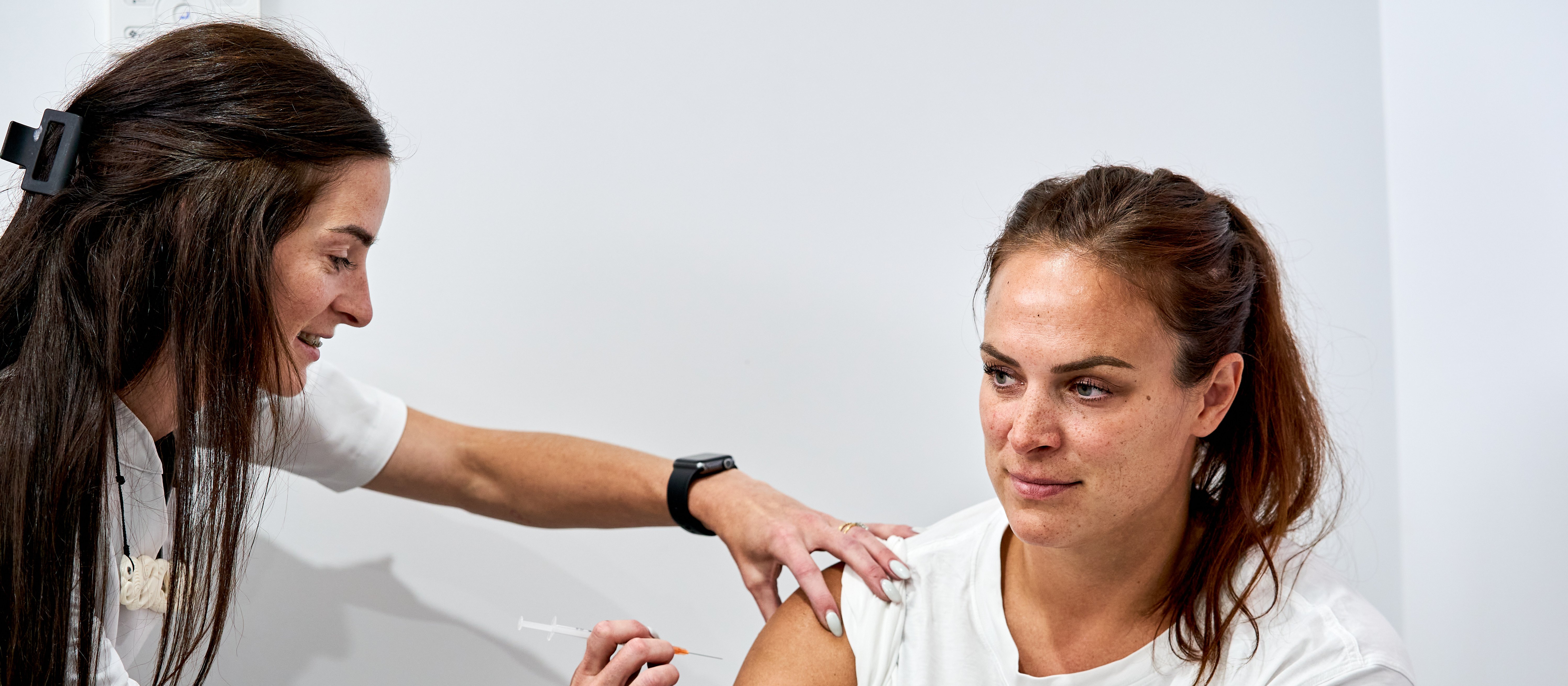 Brooke McKay vaccinating a woman