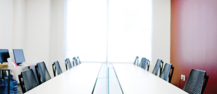 Meeting room CR Kenny Eliason on Unsplash