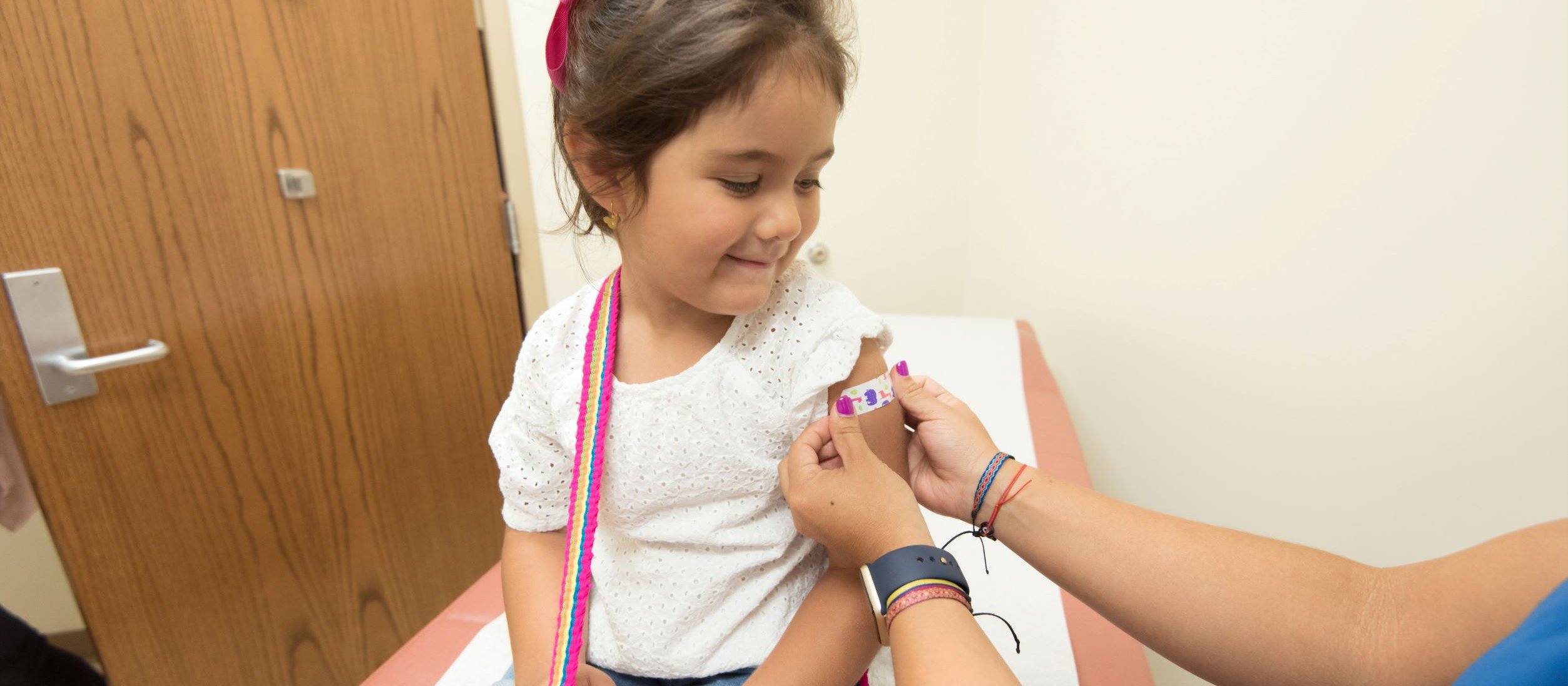 Child vaccine photo CR CDC