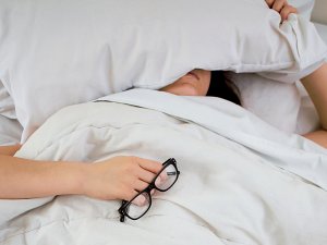 Sick and tired in bed Isabella and Louisa Fischer on Unsplash