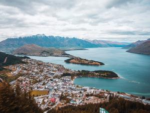 Queenstown - Michael Amadeus on Unsplash