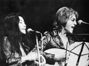 Yoko_Ono_and_John_Lennon_CR_public domain_Wikimedia_Commons