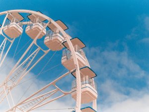 Ferris_wheel_CR _Portuguese_Gravity_on_Unsplash