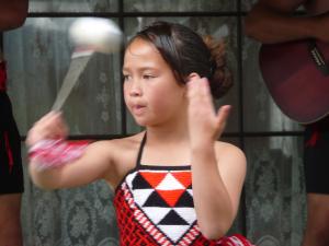 Māori girl, kapa haka, poi [credit:Seth Mazow, 2007]