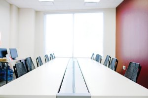 Meeting room CR Kenny Eliason on Unsplash