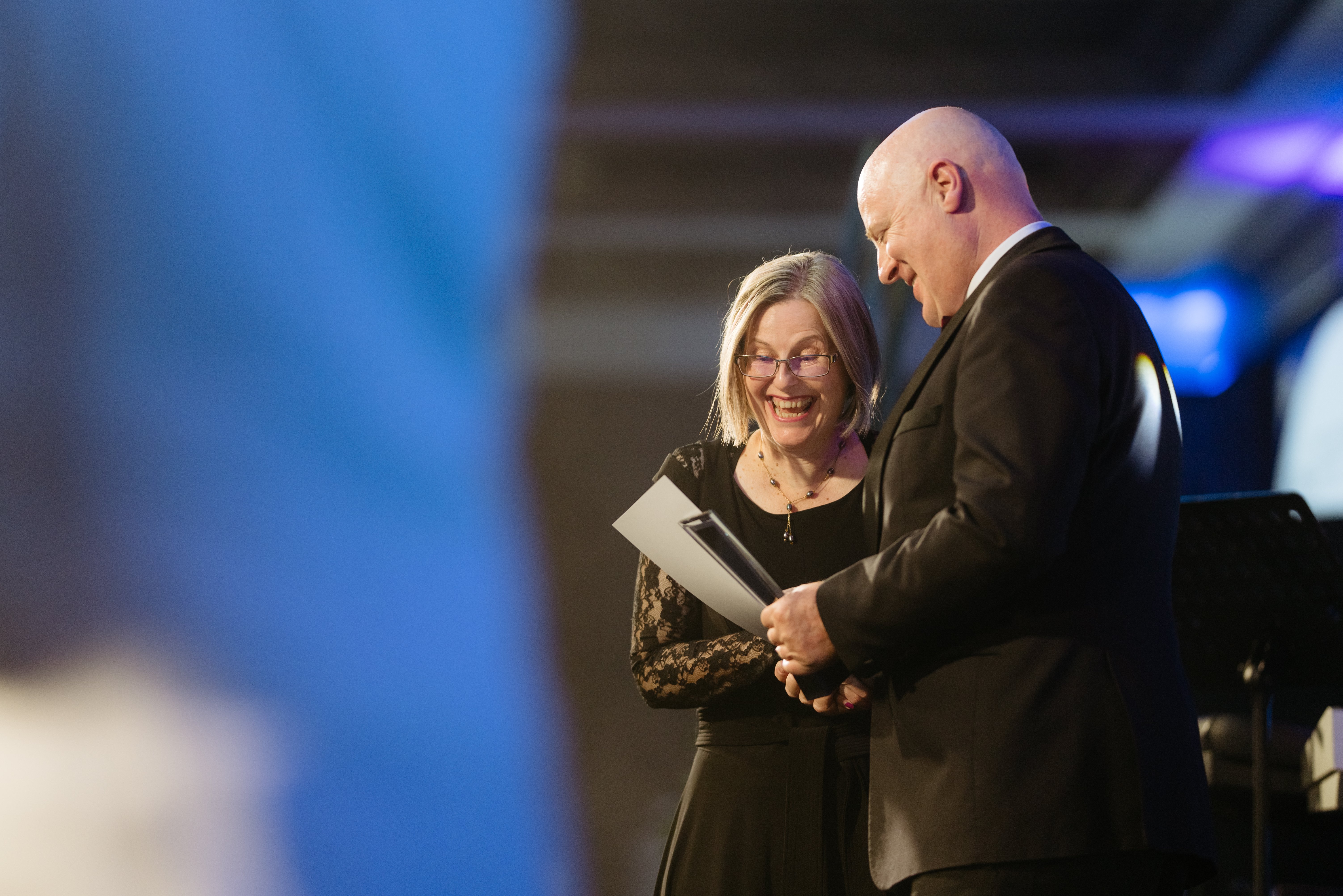 Sonya Scrimshaw receiving award from Anthony Aitken - NZPHA