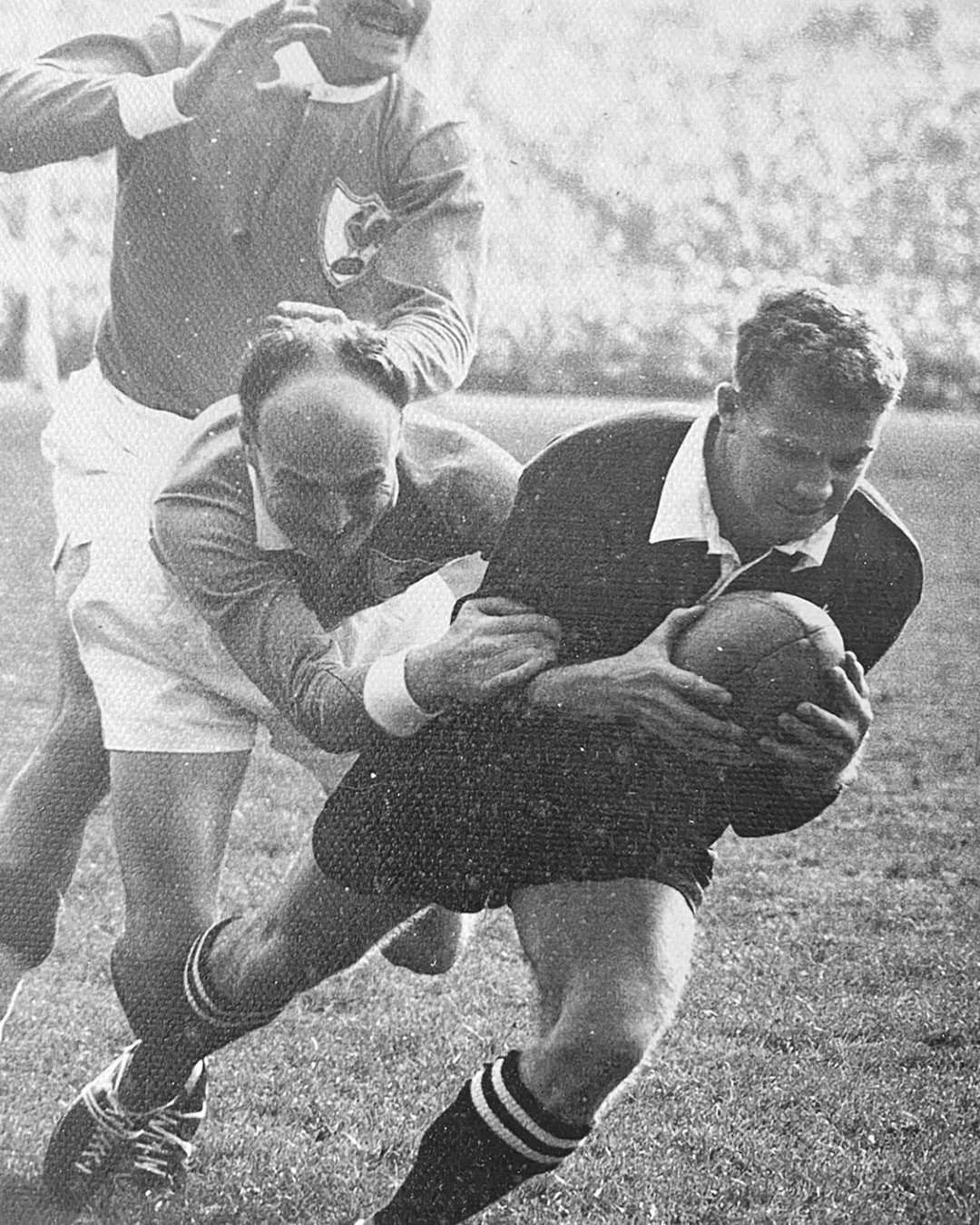 Don McKay scoring a try