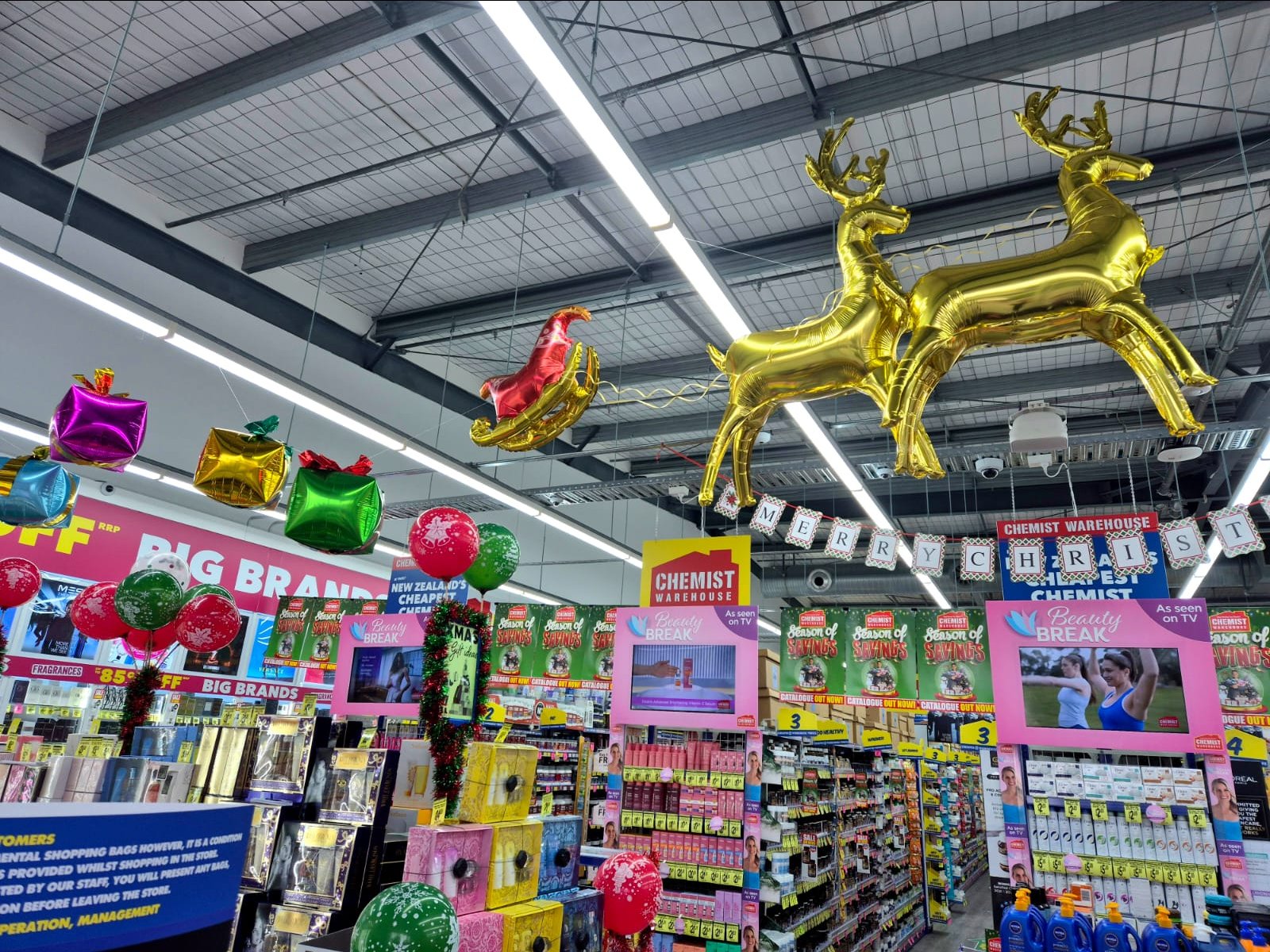Chemist Warehouse Silverdale Xmas display CR Supplied
